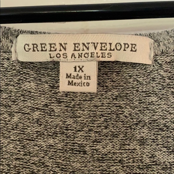 Woman’s half shelve shirt - Picture 2 of 4